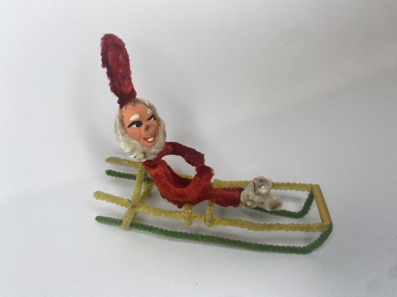 Nisse på kjelke av piperensere