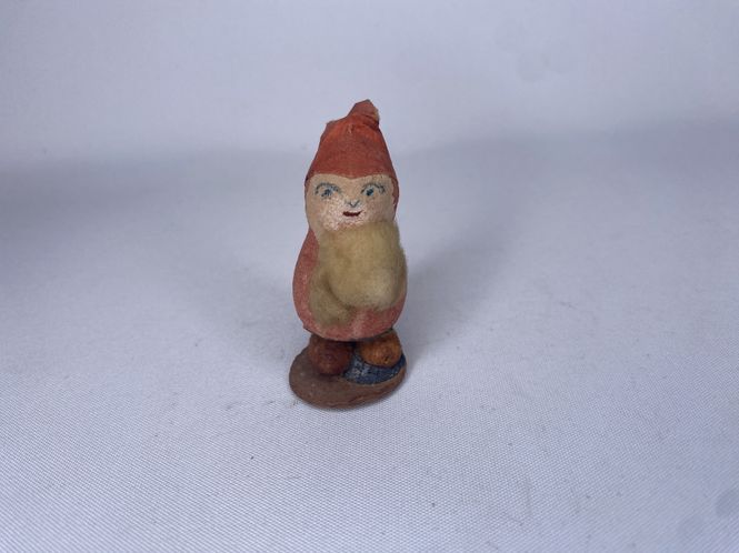 Hovedbilde Liten nisse av vattkuler og kreppapir