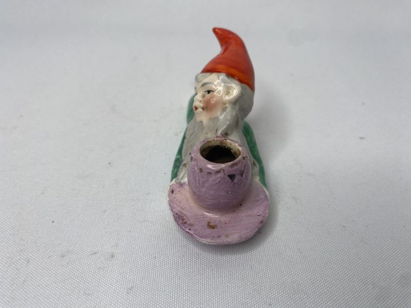 Liggende nisse stemplet Göbel