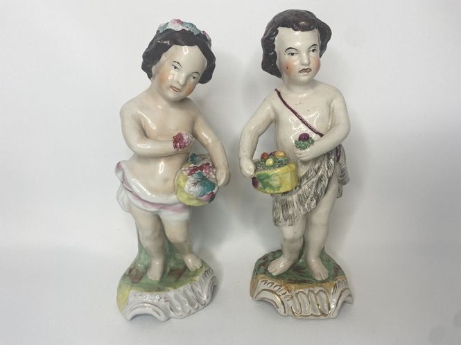 Hovedbilde Staffordshirefigurer et par putti 