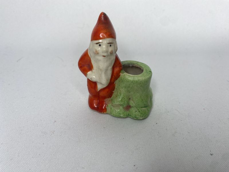 Liten nisse med lysholder