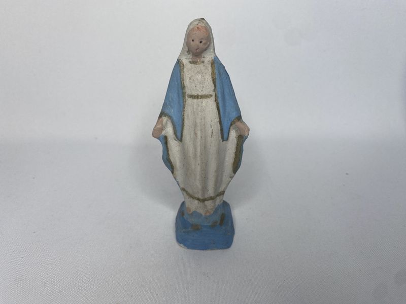 Liten rustikk Madonnafigur